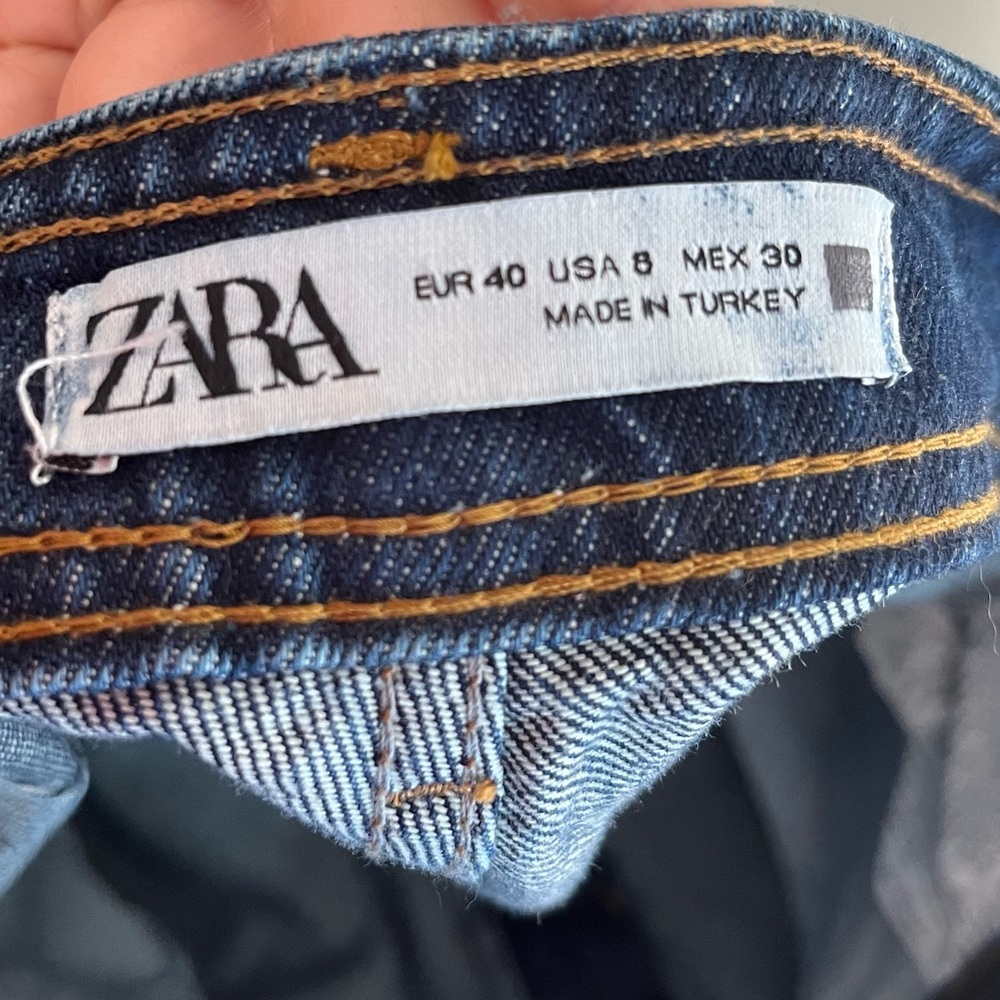 NWT ZARA Mid Rise Flare Dark Wash Jean - Size 8 - Picture 10 of 15